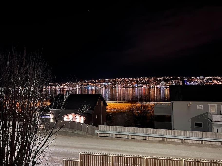 Sentralt Pa Fastlandet Og Gaavstand Til Alle Fasiliteter! Tromsdalen Exterior foto